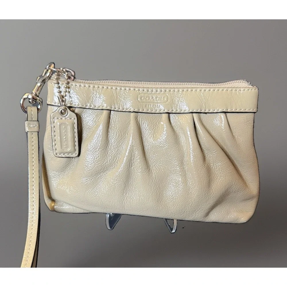 Coach Madison Pleated Patent Leather Wristlet Beige Cream Detachable Strap Y2K